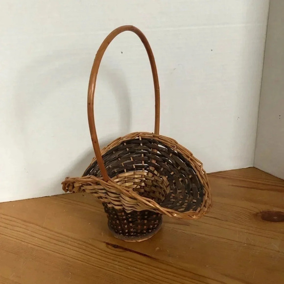 Vintage Small  Woven Basket - Picture 1 of 7